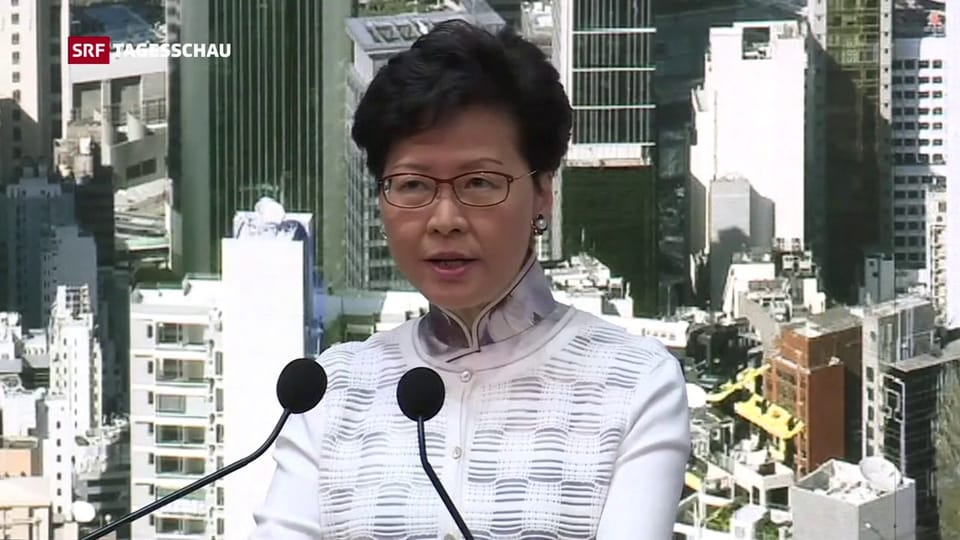 Hongkongs Regierung lenkt ein