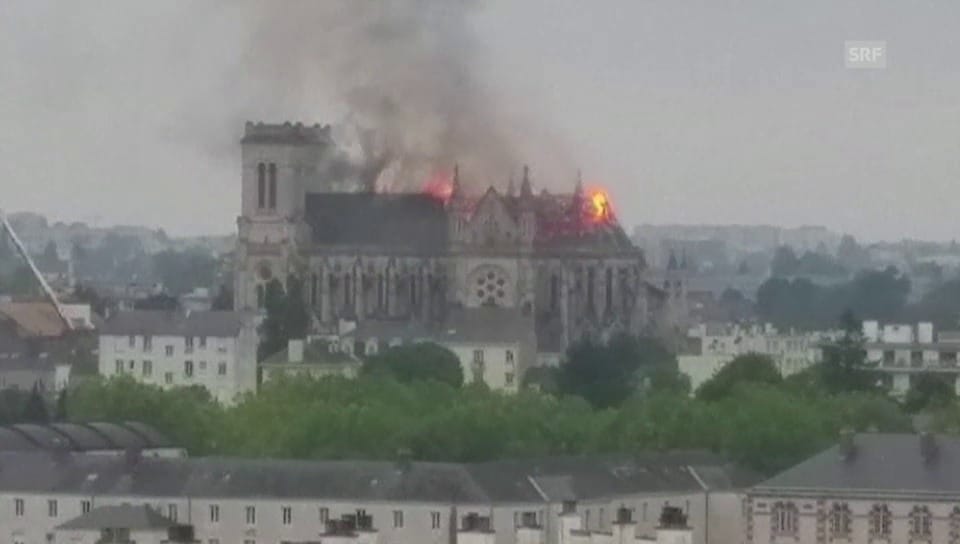 Basilika zu Nantes brennt lichterloh (unkommentiert)