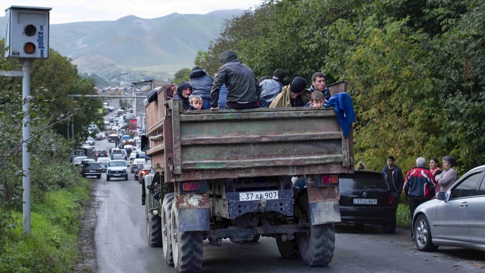 Die armenische Bevölkerung aus Bergkarabach flieht nach Armenien