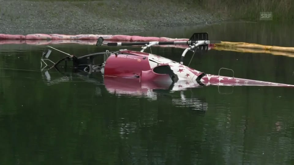 Helikopter der Air Zermatt stürzt in Baggersee