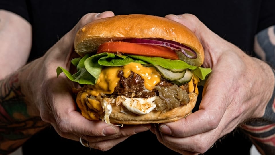 Mit Mikrokredit den Traum vom eigenen Burger-Lokal erfüllt