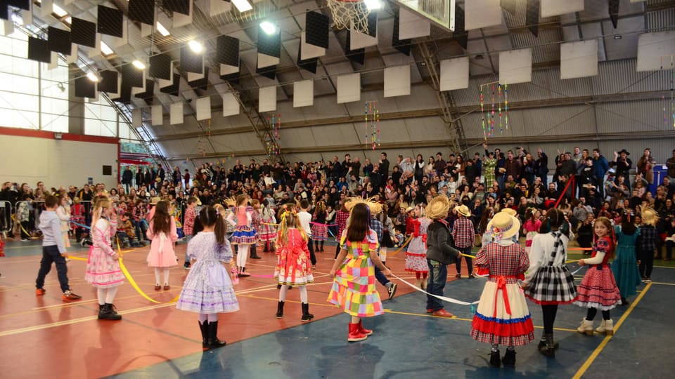 «Es regnet rein» – die Schweizerschule in Curitiba braucht eine neue Turnhalle