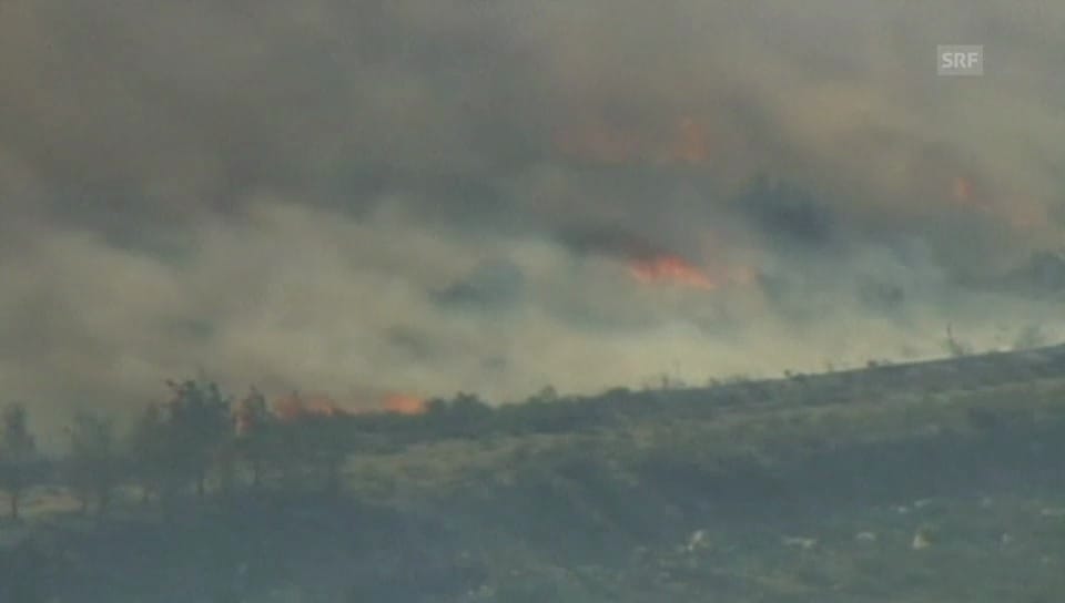 Waldbrand wütet in Kalifornien (engl.)