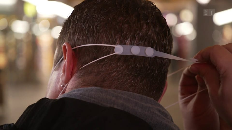 Silikonband hilft gegen Schmerzen hinter den Ohren