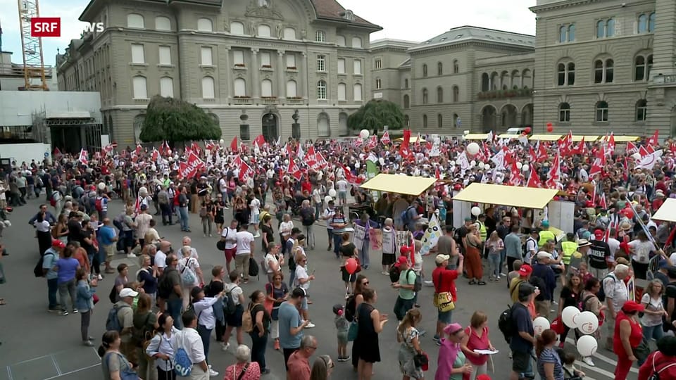 Grosse Kaufkraft-Demo in Bern