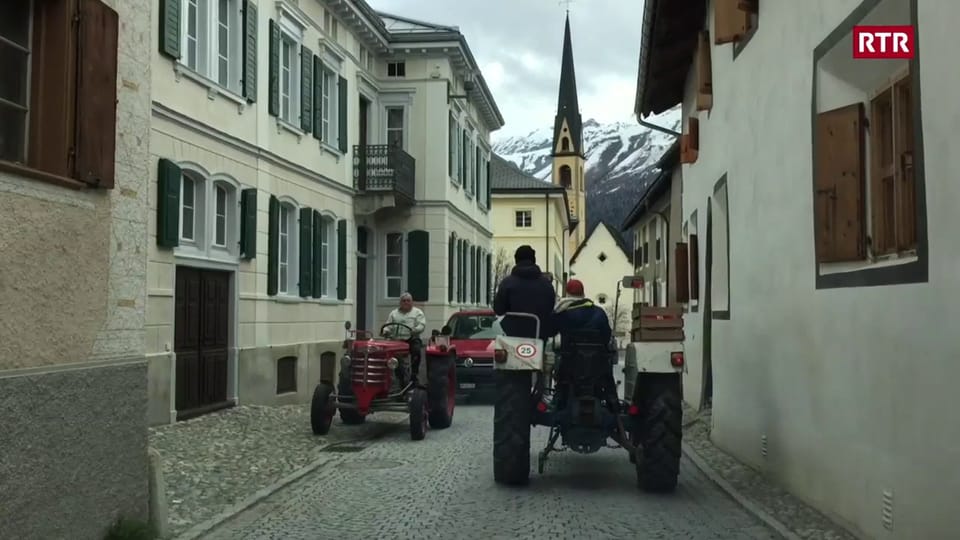 Cun il tractor tras il Grischun