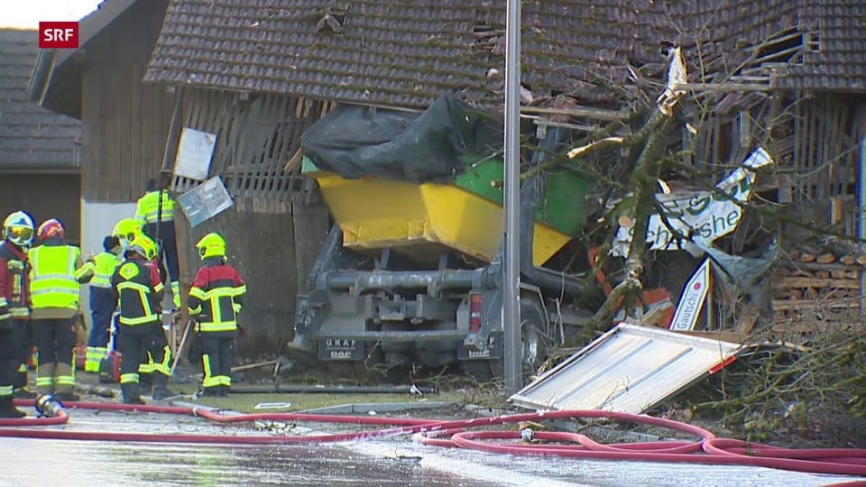 Rettungsarbeiten nach Unfall in Schafisheim