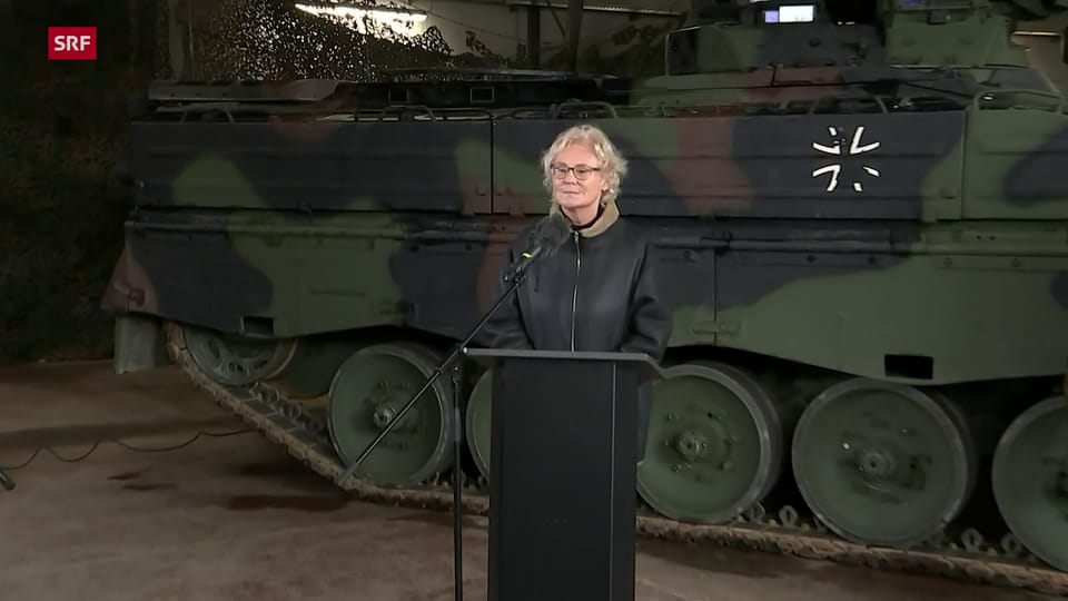 Die deutsche Verteidigungsministerin stellt Leopard-Lieferung in Aussicht