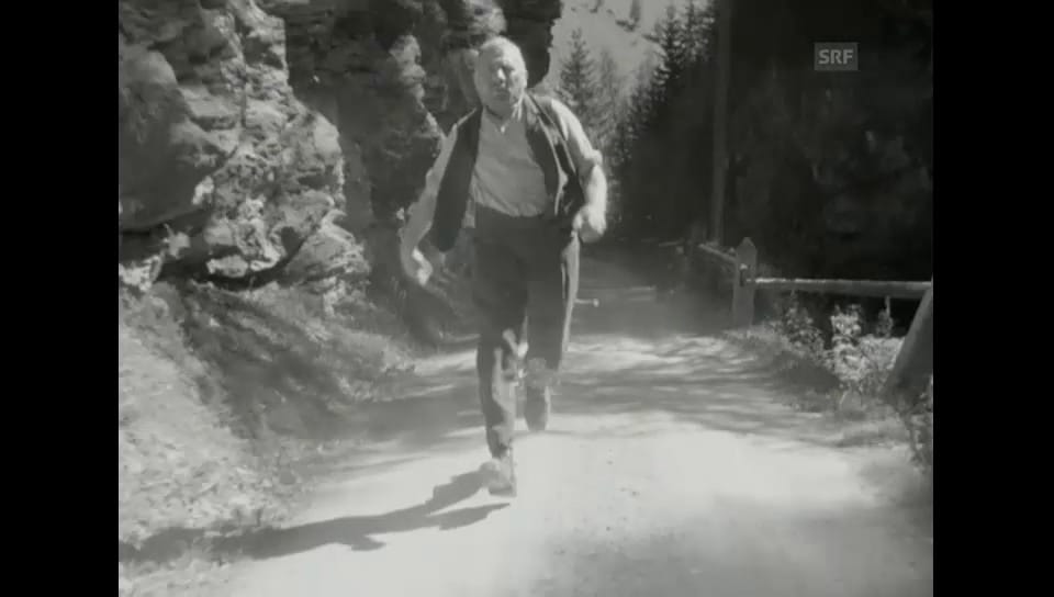 Szene aus «Heidi» (1952): Heinrich Gretler rennt