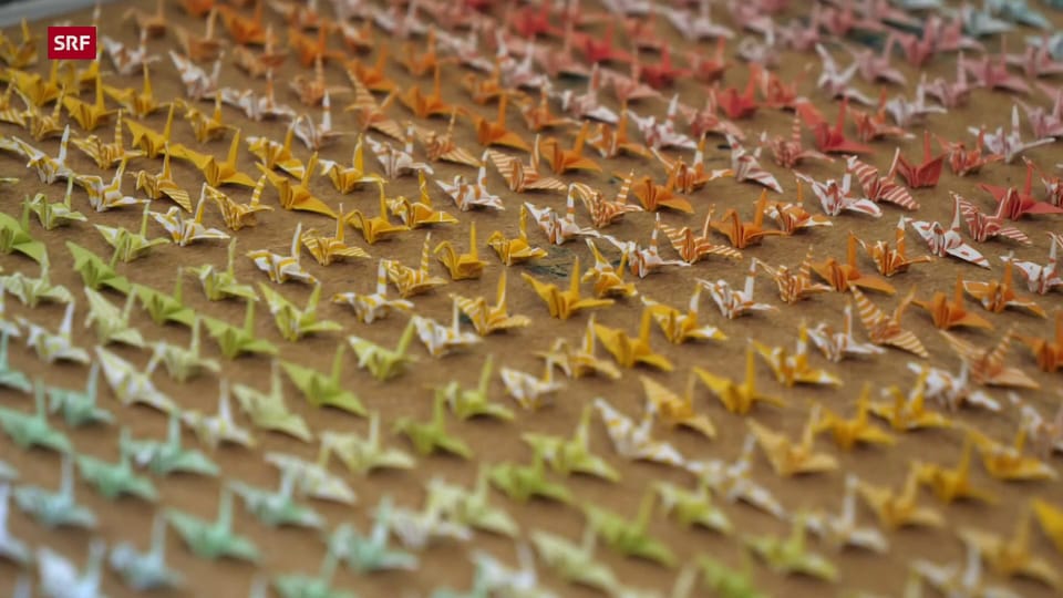 Eintauchen in Origami: Romane faltet tausendfach dieselbe Figur