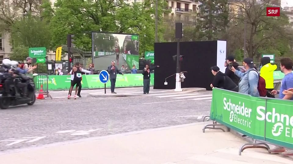 Uma verpasst beim Paris-Marathon fast den Weg ins Ziel
