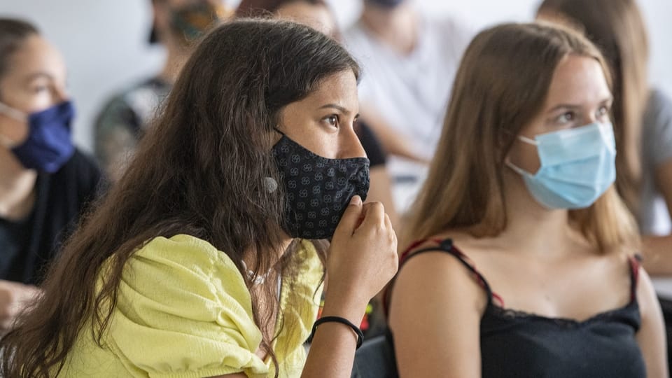Wie setzen die Zürcher Schulen die Maskenpflicht um?