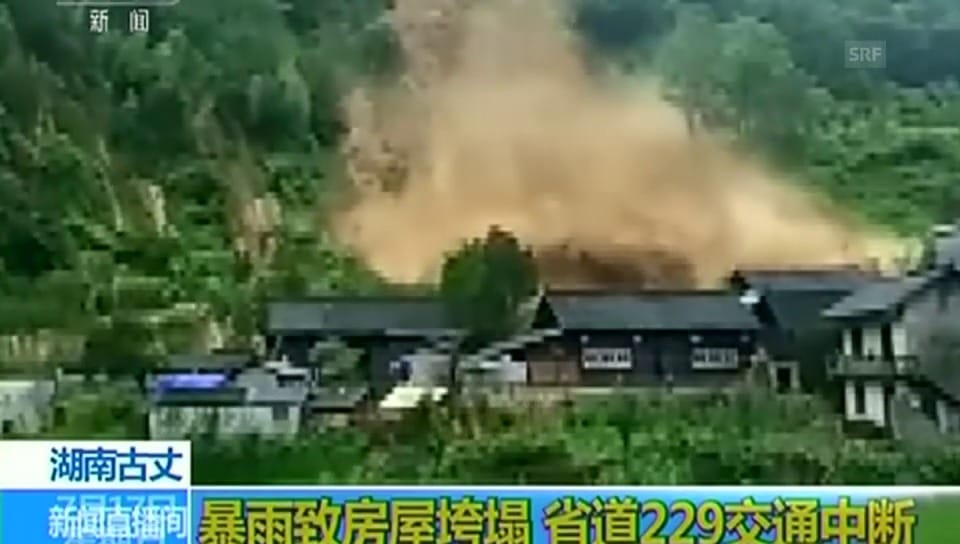 Erdrutsch in China zerstört ein Dorf (unkommentiert)