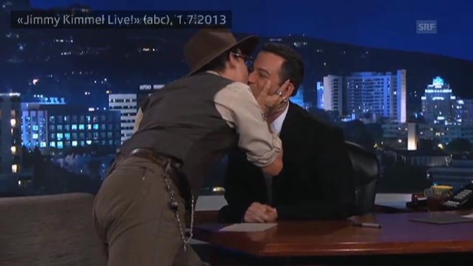 Johnny Depp küsst Jimmy Kimmel