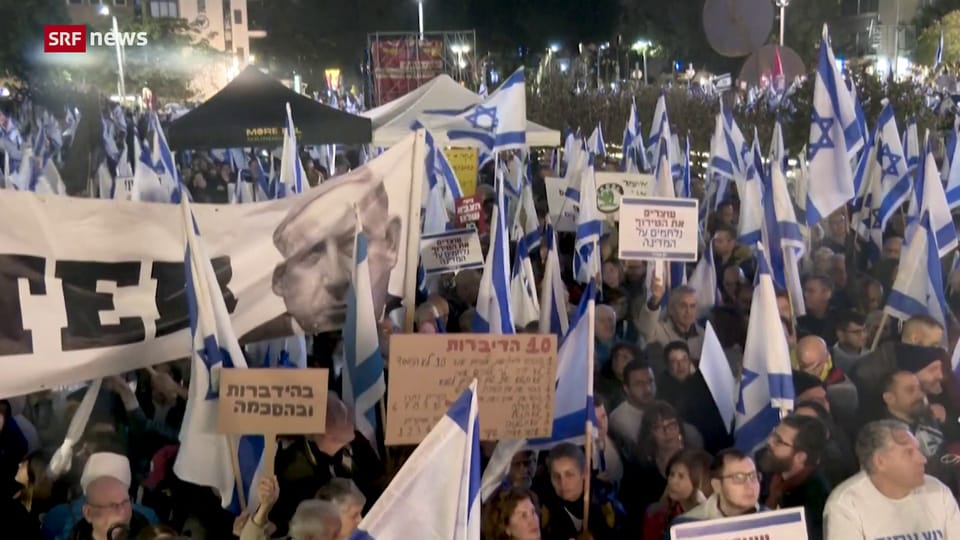 Zehntausende demonstrieren in Tel Aviv gegen die Regierung von Benjamin Netanjahu