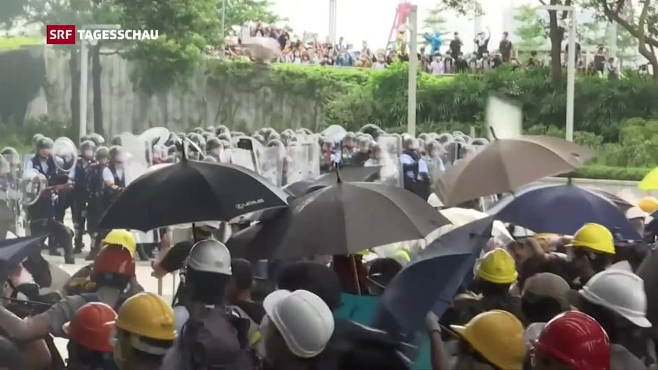 Schwere Zusammenstösse bei neuen Protesten in Hongkong
