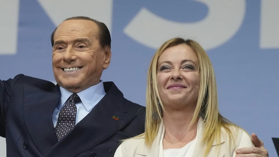 Berlusconi betrachtet Meloni gewissermassen als «sein Geschöpf»