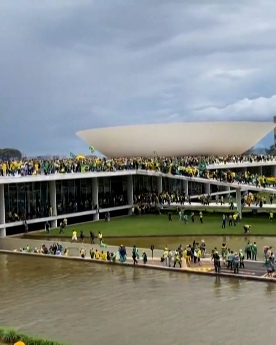 Archiv: Bolsonaro-Anhänger stürmen den Kongress