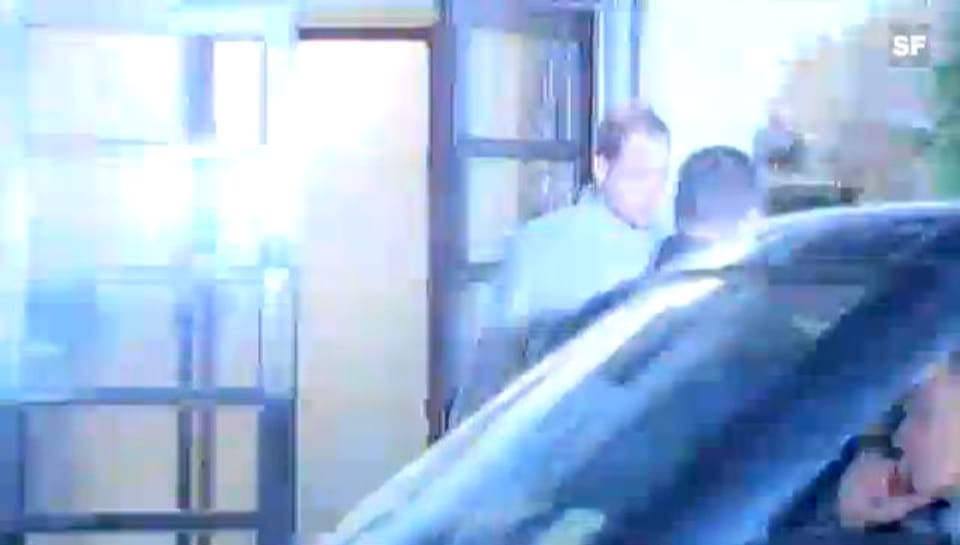 Prinz William verlässt das Spital (unkomm. Video)
