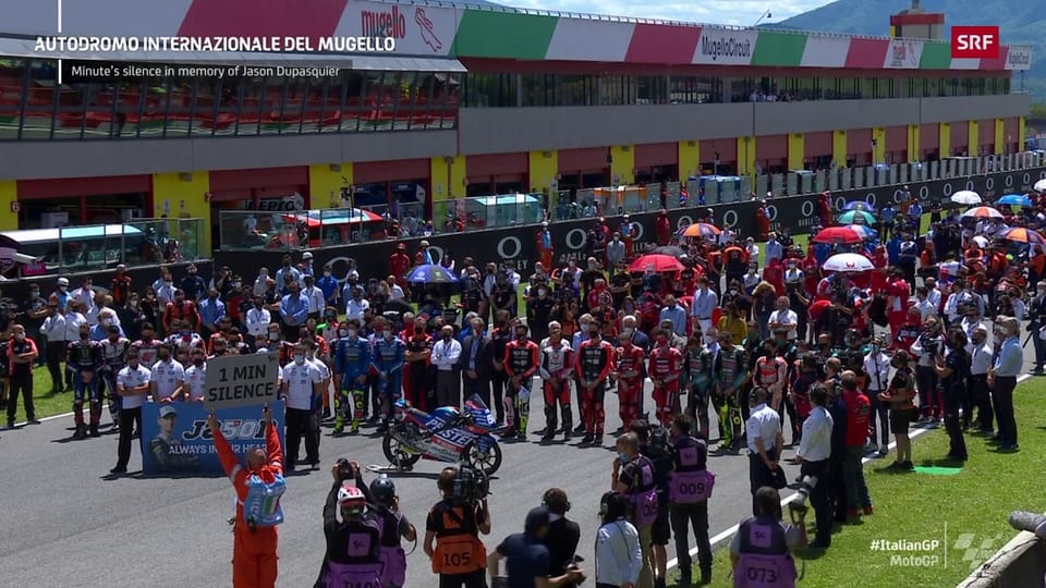 Die MotoGP-Fahrer ehren Dupasquier mit einer Schweigeminute