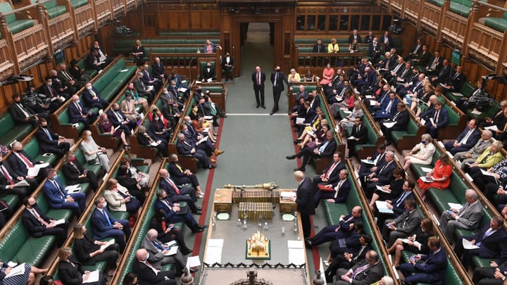 Angeschlagenes Gesundheitssystem: Britisches Parlament beschliesst Steuererhöhung