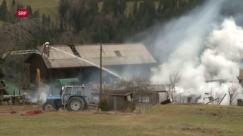 Bauernhof-Brand in Bauma (ZH): Feuer greift wegen Sturm rasch um sich