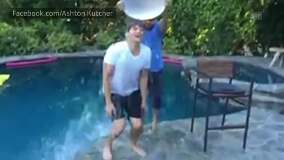 Ashton Kutchers Ice Bucket Challenge (Englischer Originalton)