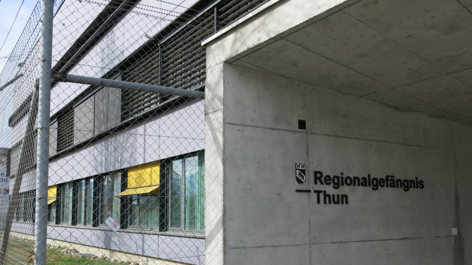 Unter anderem im Regionalgefängnis Thun sind Masken ab sofort Pflicht