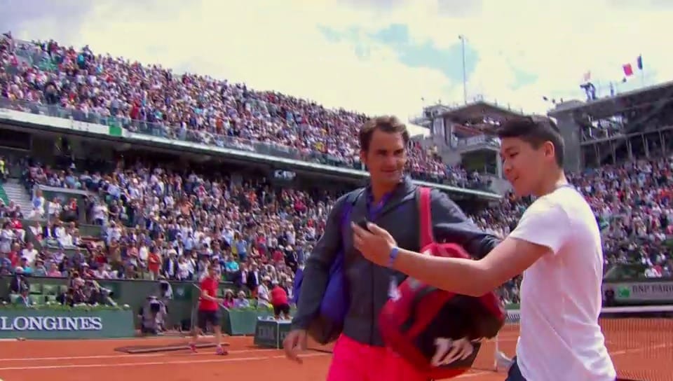 Selfie-Attacke auf Roger Federer