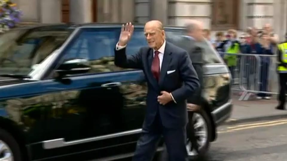 Prinz Philip zeigt sich wieder in der Öffentlichkeit (unkom. Video)