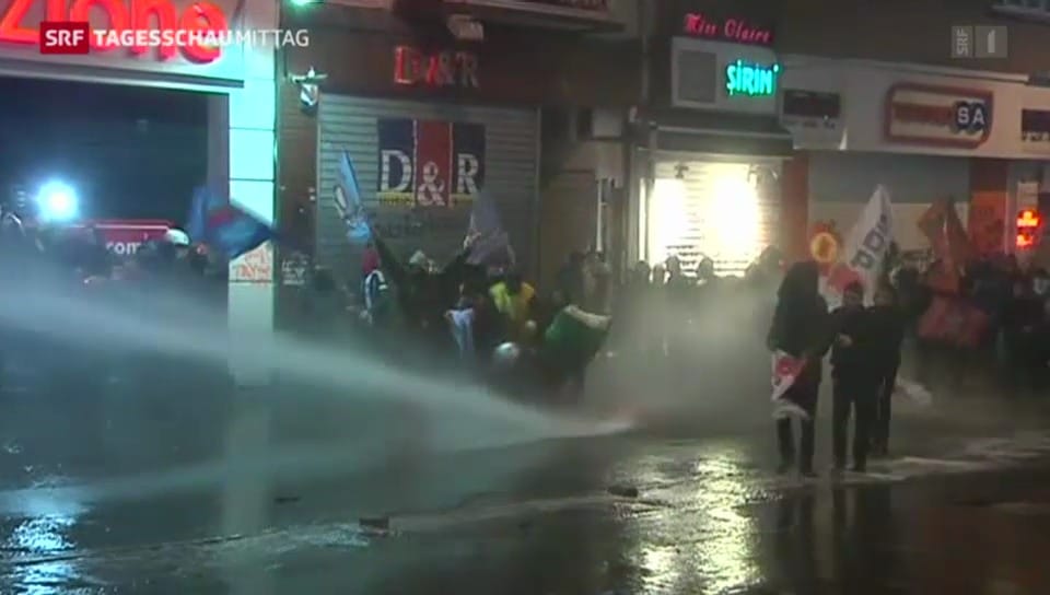 Proteste gegen Internetgesetz in Istanbul