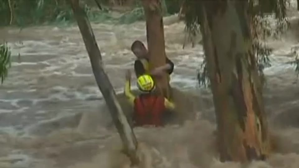 Junge aus Fluten in Australien gerettet.