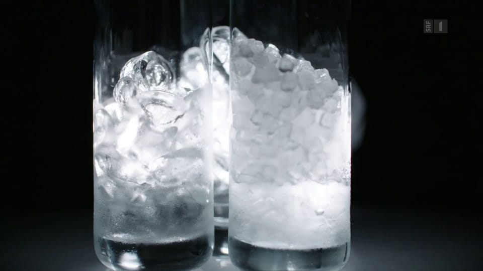 Unsaubere Eiswürfel: Bakterien im Getränk