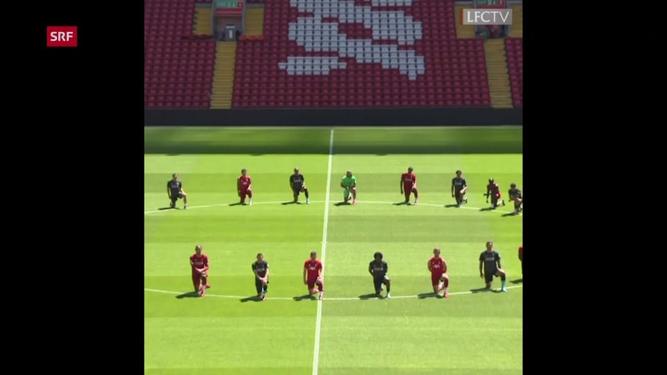Liverpool geht im Training geschlossen auf die Knie