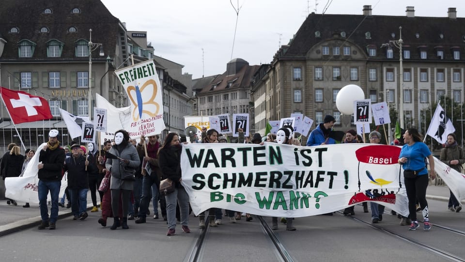 Demonstration für die Regularisierung der Sans-Papiers heute in Basel.