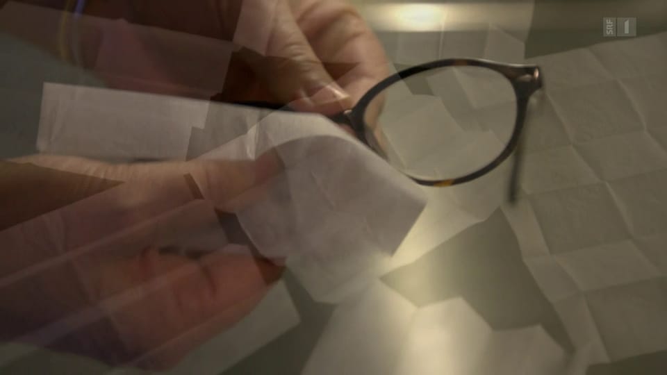 Nur wenige Tücher wirken gegen beschlagene Brillen