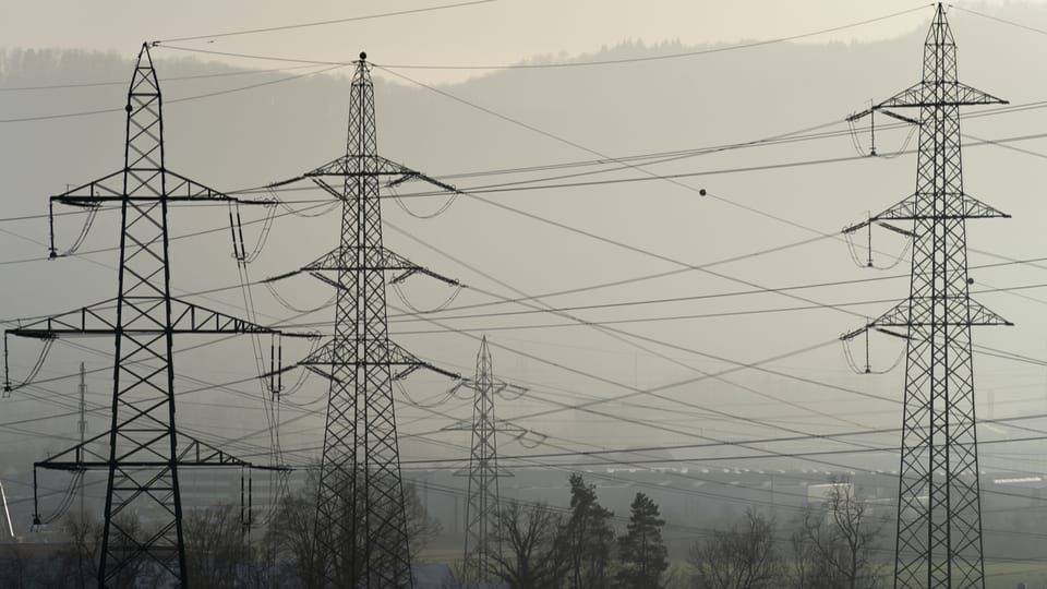 Weshalb hat der Bund Bedenken und was sagt die Aargauer Regierung zu den geplanten Stromleitungen?