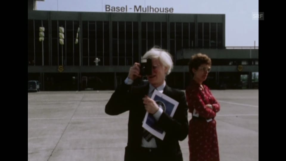Warhol fotografiert in Basel-Mulhouse (Karussel, 13.5.1980)