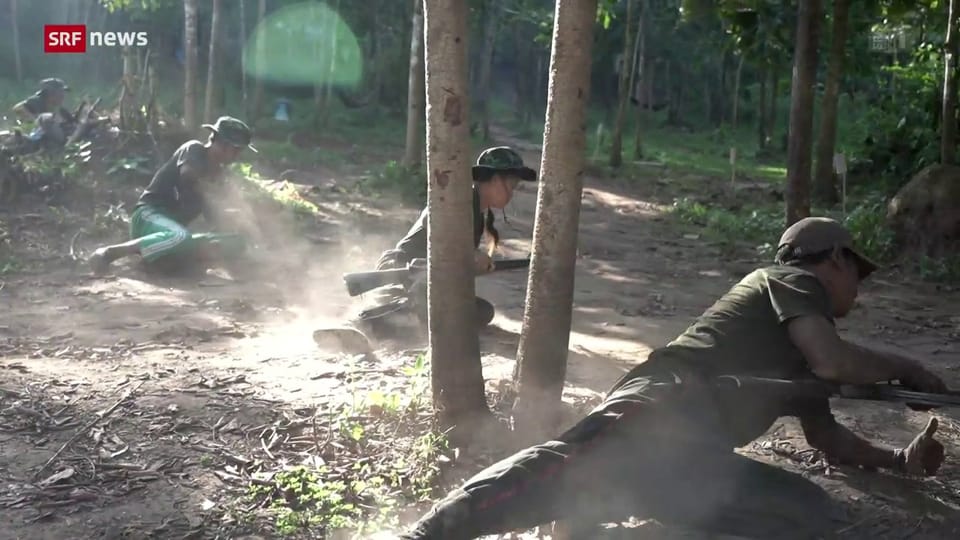 Trainingscamp einer Guerilla-Armee in Myanmar