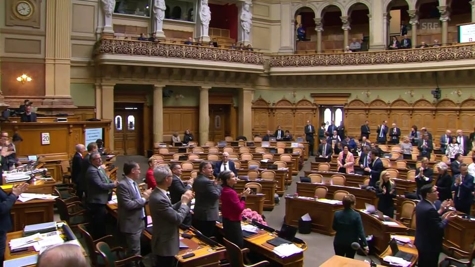 Ungarns Parlamentspräsident wird von halbleerem Nationalratssaal begrüsst