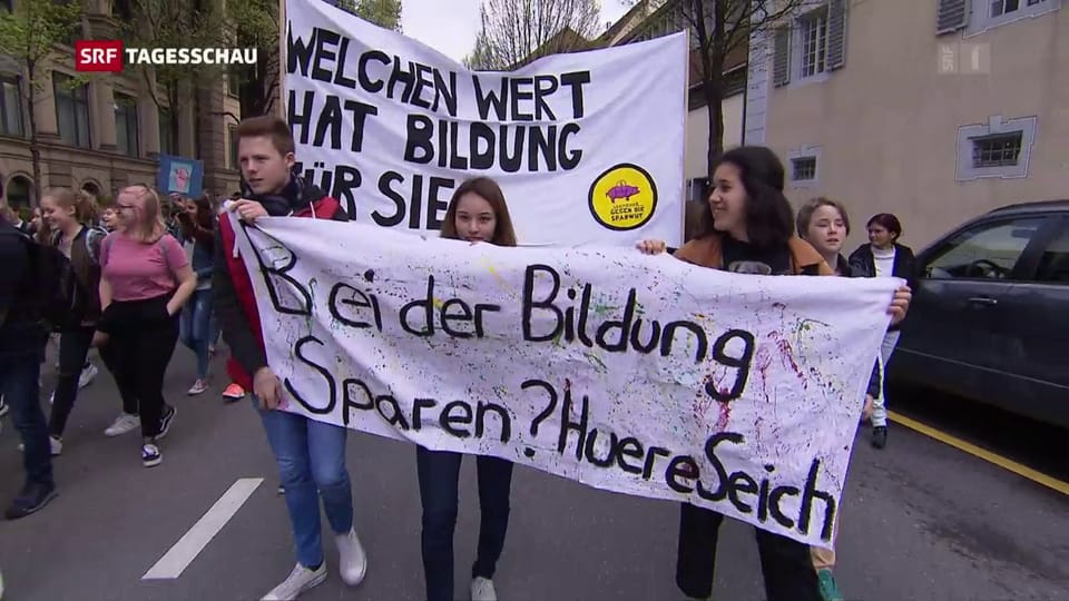 Schweizer Schüler protestieren auf der Strasse