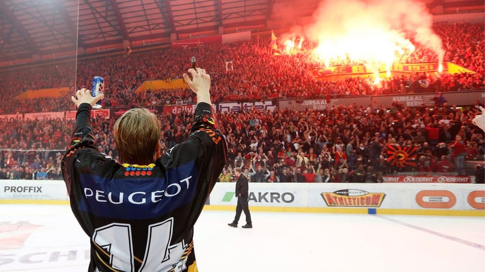 Fans feiern ihren SCB (Thomas Pressmann, 17.04.2013)