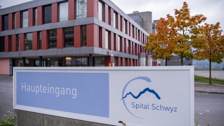 Spitaldirektorin greift Schwyzer Regierung an