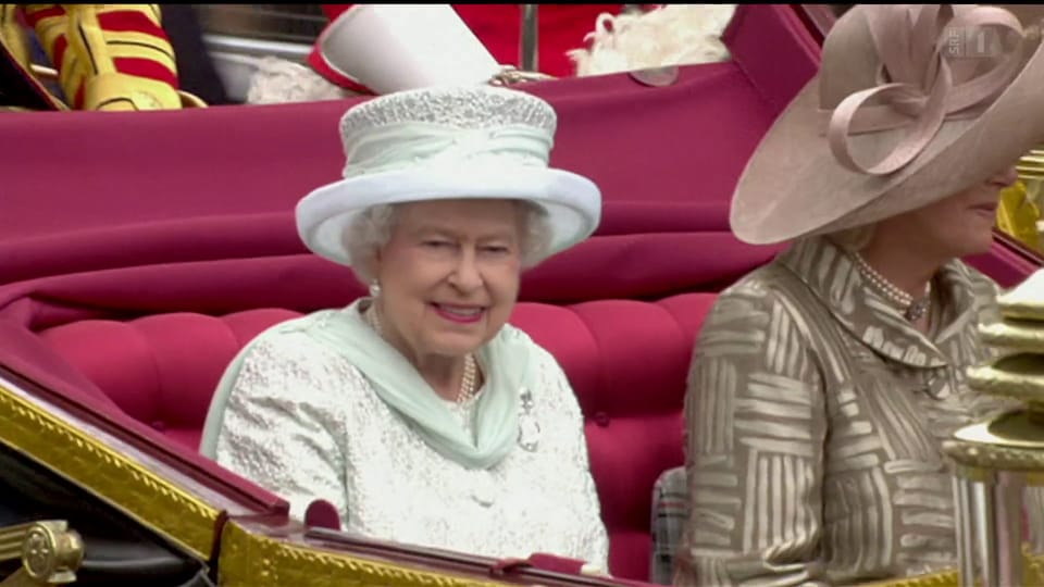 Aus dem Archiv: Queen Elizabeth II. und ihre Hüte. 