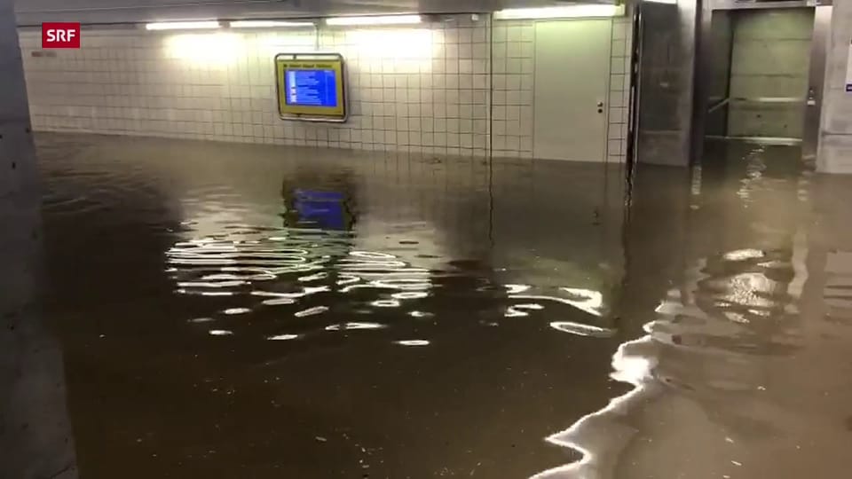 Riesige Wassermengen im Bahnhof Aarau
