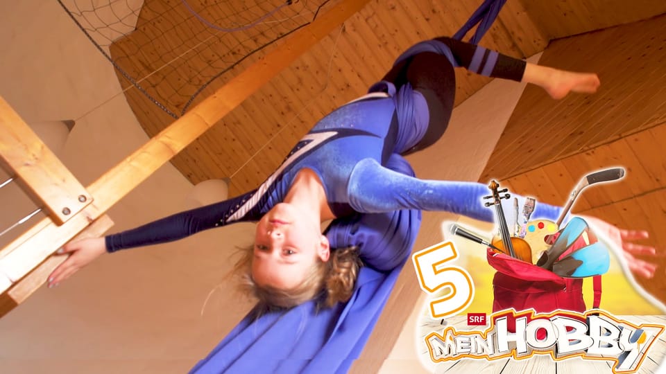 Marisa turnt zirkusreif am Vertikaltuch