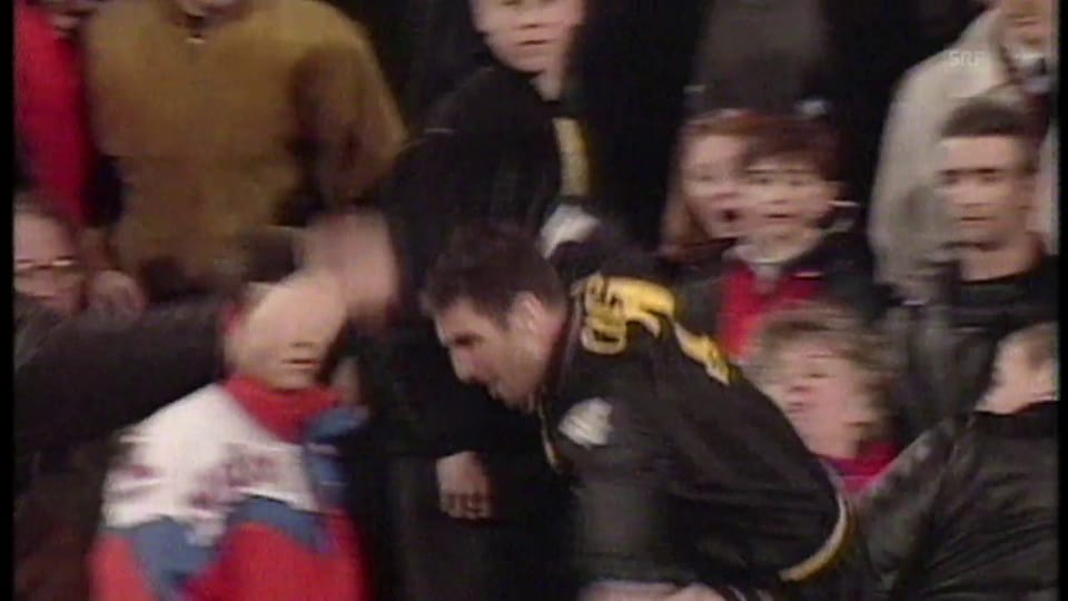 Cantonas Kick 1995 gegen einen Zuschauer