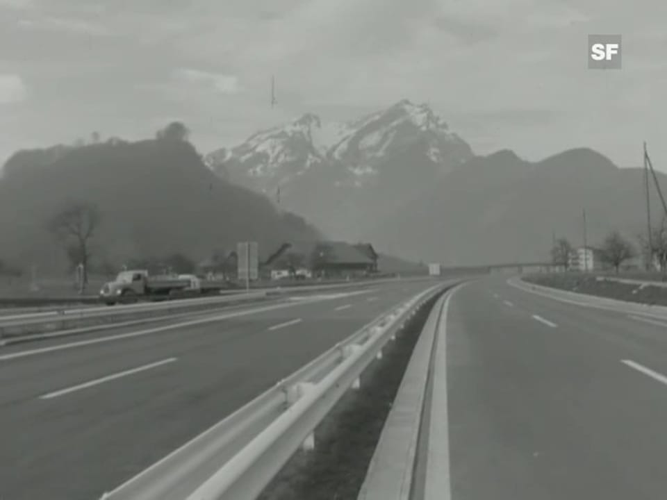 Aprilscherz von 1967: Autobahn-Mittelstreifen als Kuhweide nutzen