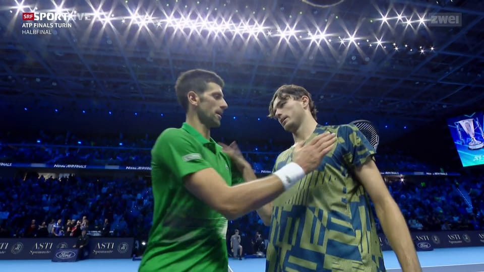 Matchball Djokovic: Fritz schlägt eine Vorhand ins Out
