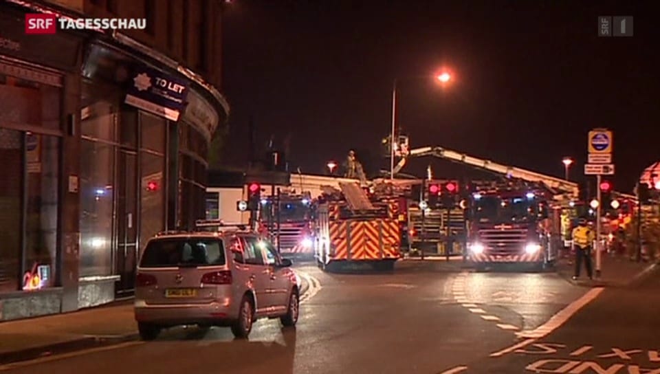 Helikopter der Polizei stürzt in Pub